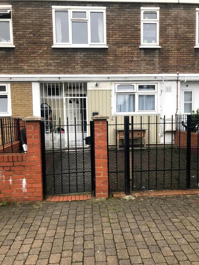 Arbnb Comfy Sleep Guest House Self Catering Private Bedrooms 60 Pound Per Night Per Person Londra Esterno foto